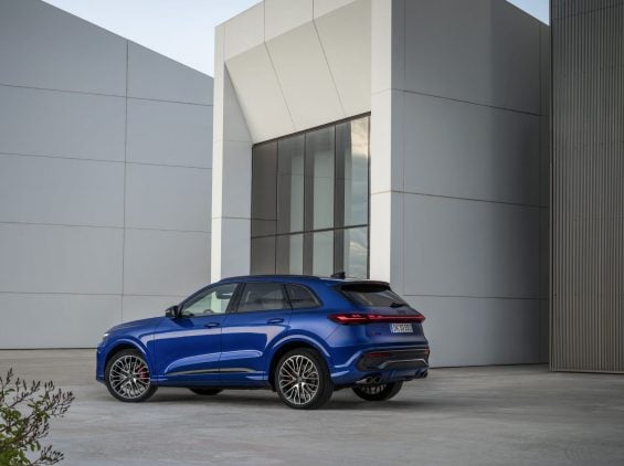 audi sq5 tfsi 2026 azul traseira parado