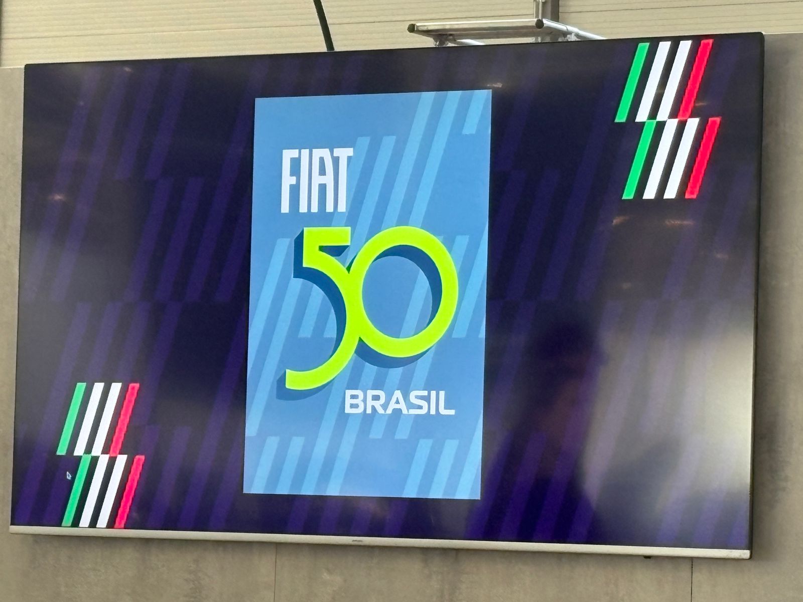 Selo comemorativo de 50 anos da Fiat no Brasil