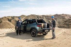Dacia Duster Pick Up Romania traseira parado