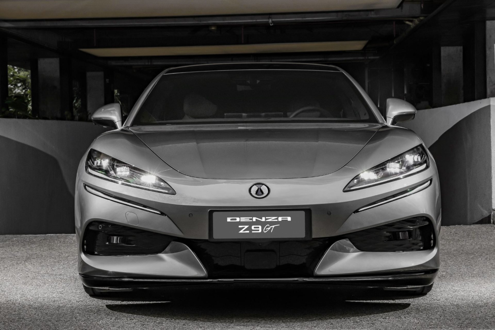 Denza Z9GT cinza dianteira parado