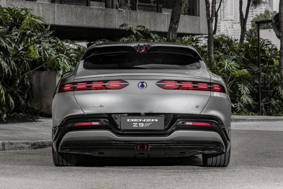 Denza Z9GT cinza traseira parado (2)