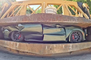 Dodge Durango Hellcat esmagado pelo departamento de polícia de louisville