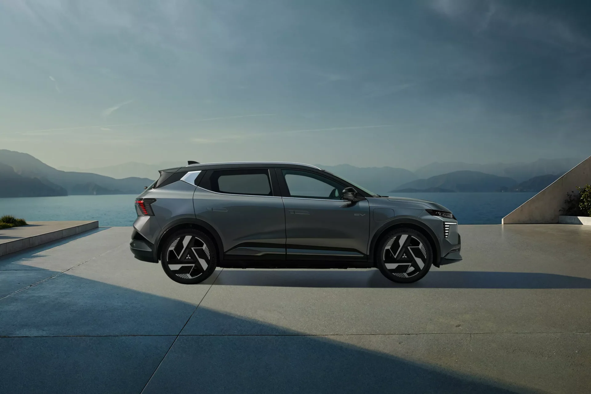 Mitsubishi Eclipse Cross EV 4
