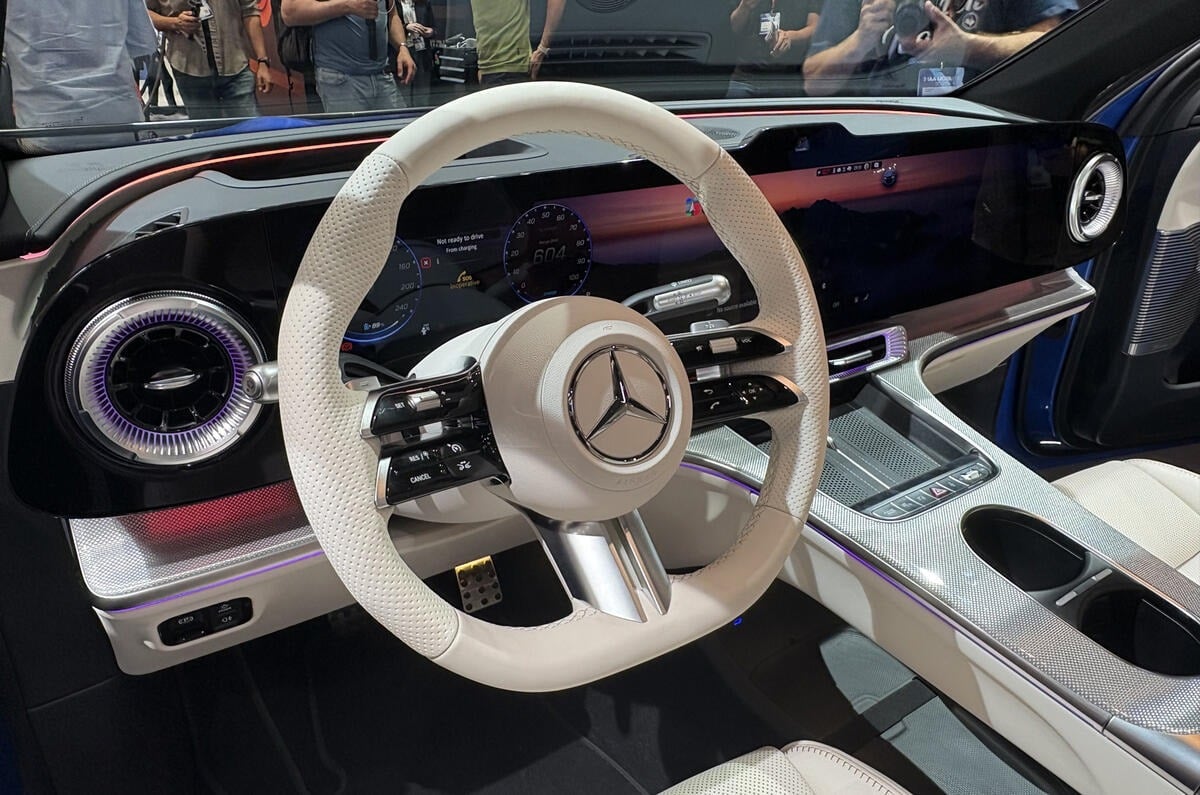 Mercedes-Benz ouve os motoristas e traz os botões físicos de volta