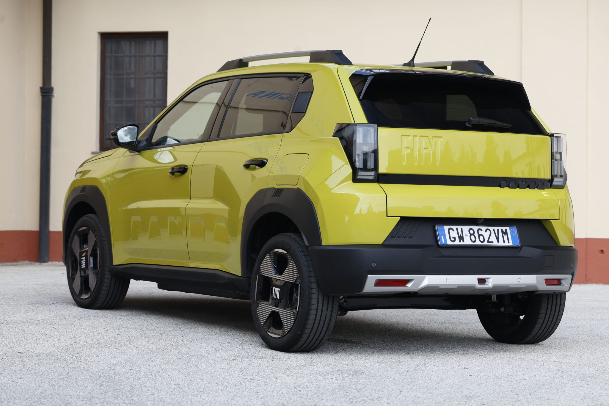 FIAT GRANDE PANDA 2026 AMARELO FRENTE LATERAL TRASEIRA LEO LARA (6)