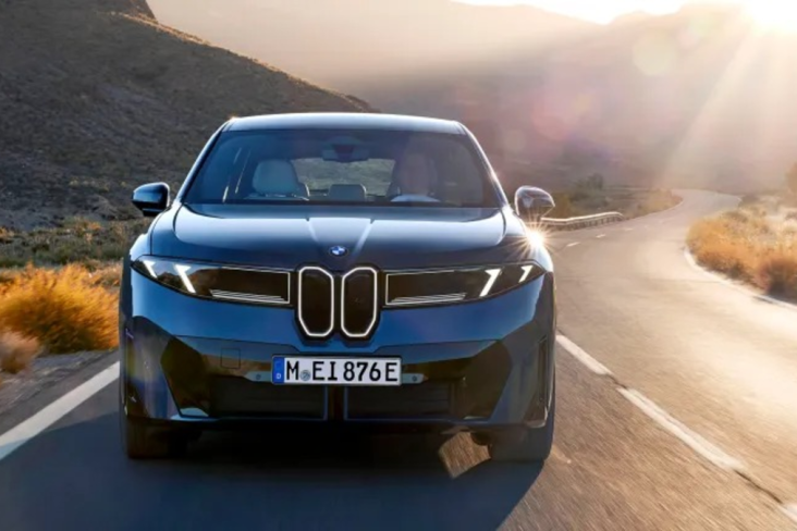 O BMW iX3 2026 BMW (1)