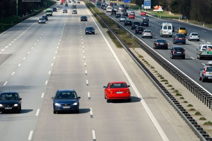 multa por andar na contramão shutterstock