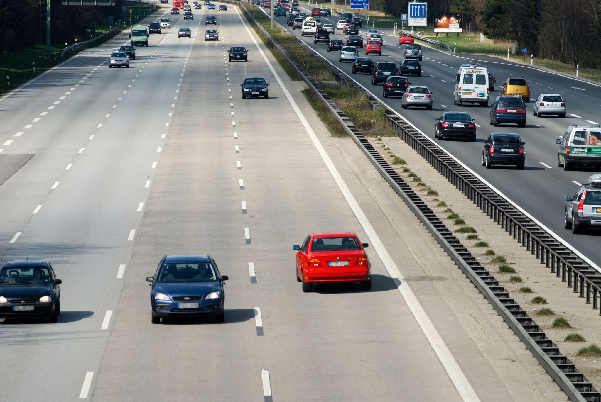 Multa por andar na contramão; valores e pontos na CNH