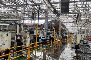 fábrica de motores da Toyota é atingida por temporal