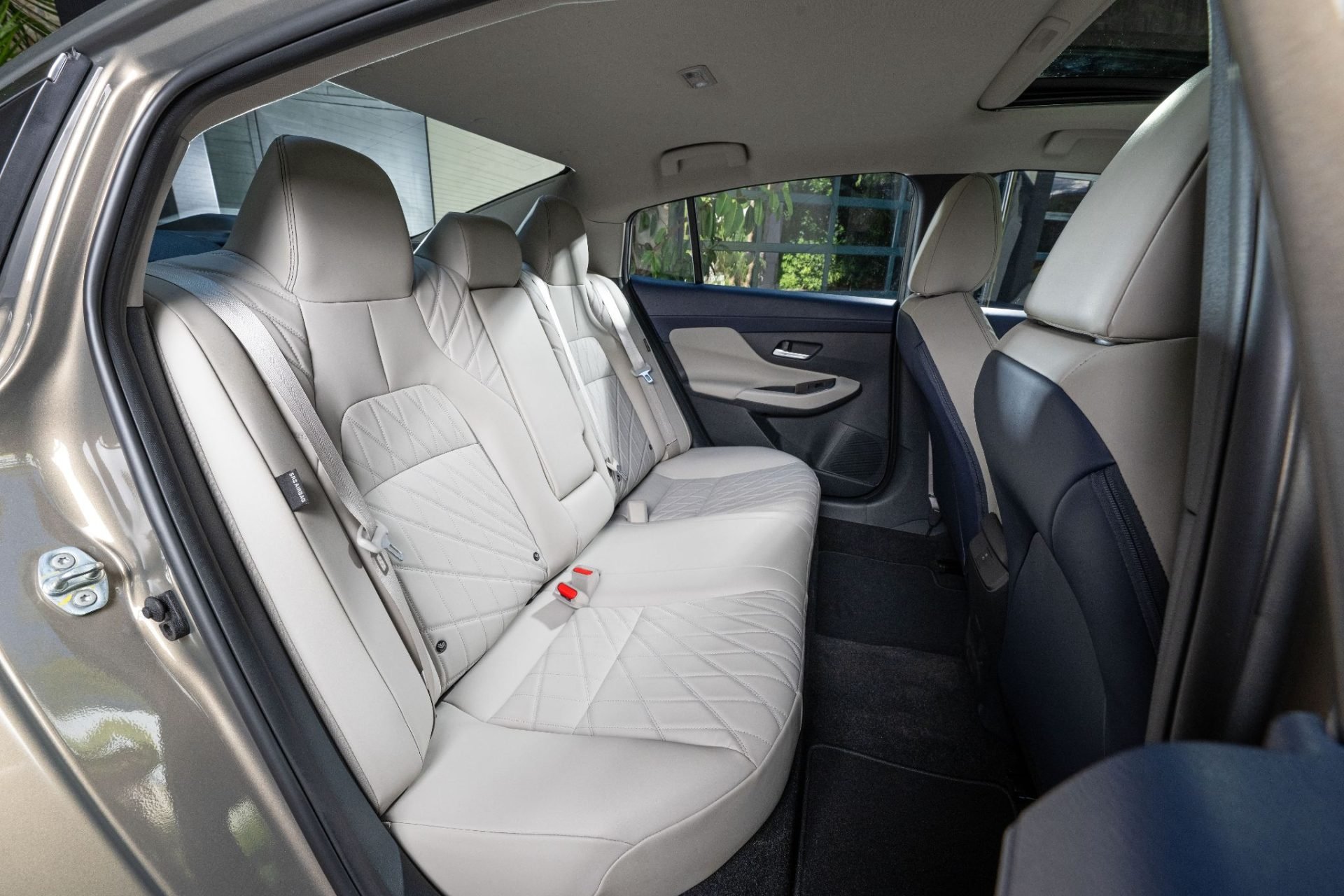 nissan sentra sl 2026 interior banco traseiro