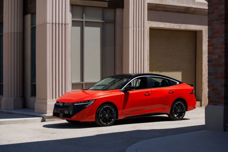 nissan sentra sr 2026 laranja frente
