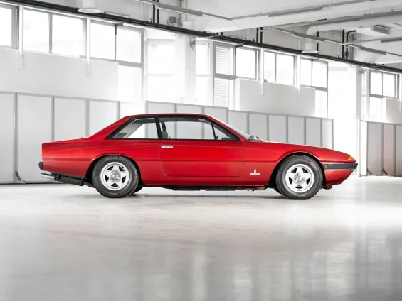 Ferrari 365 GT4 2+2 4
