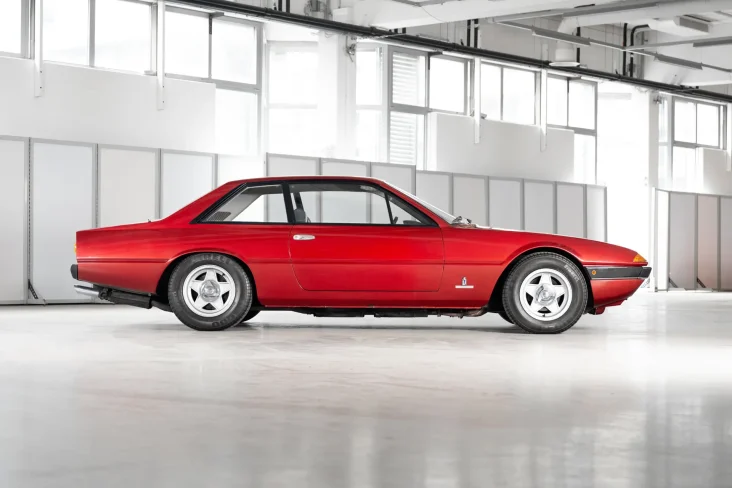 Ferrari 365 GT4 2+2 4