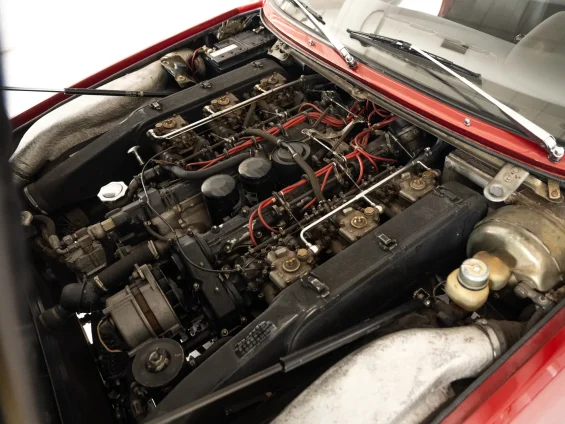 Ferrari 365 GT4 2+2 5