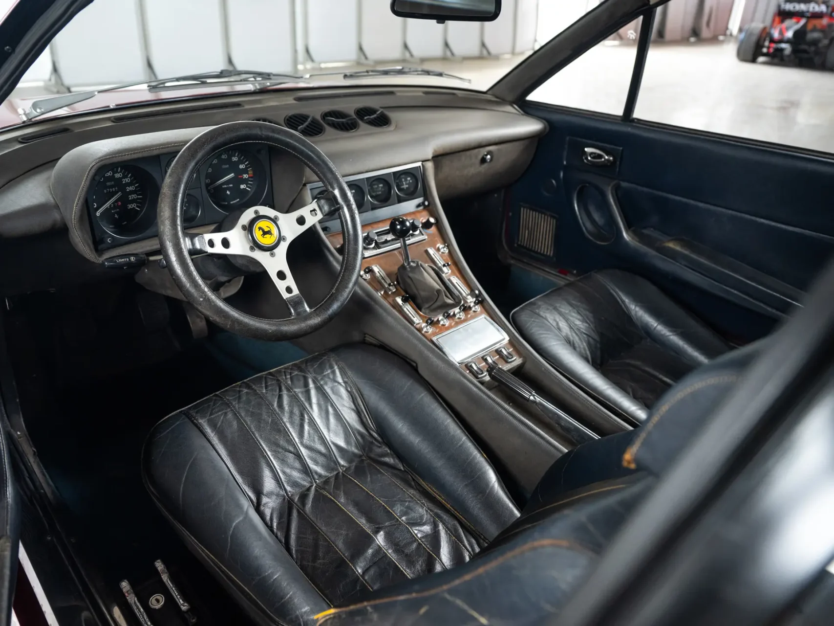 Ferrari 365 GT4 2+2 6