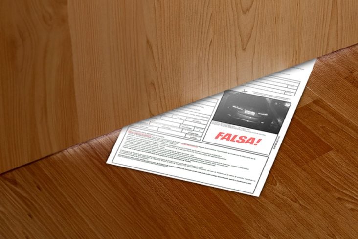 multa debaixo da porta com a escrita falsa!