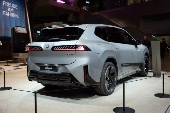 BMW iX3 (10)