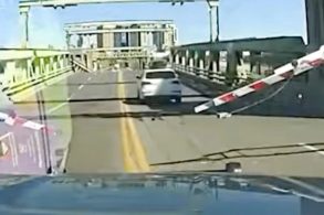 Audi pulando de ponte levadiça em seattle