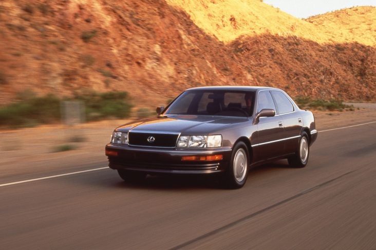 LEXUS LS 1989 FRENTE MOVIMENTO