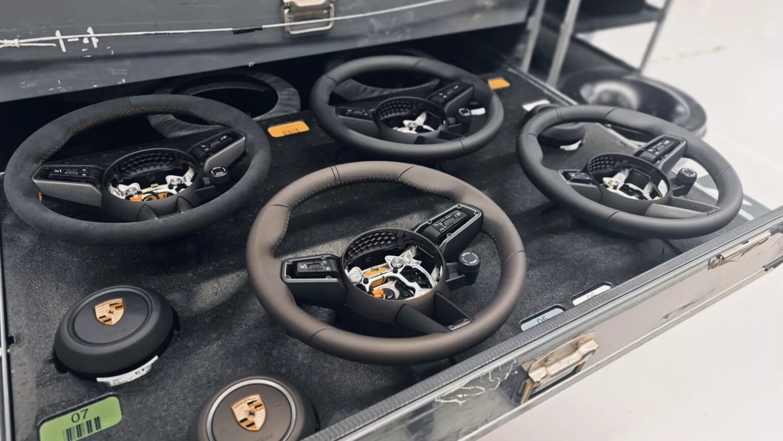 Porsche cria espuma de volante que pode ser reciclada 2
