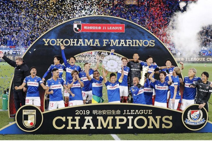 Yokohama F Marinos vencendo a Champions do japão em 2019