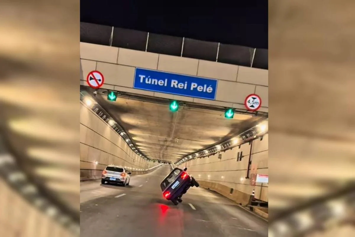 Influenciador é multado após dirigir Chevette em duas rodas no Distrito Federal