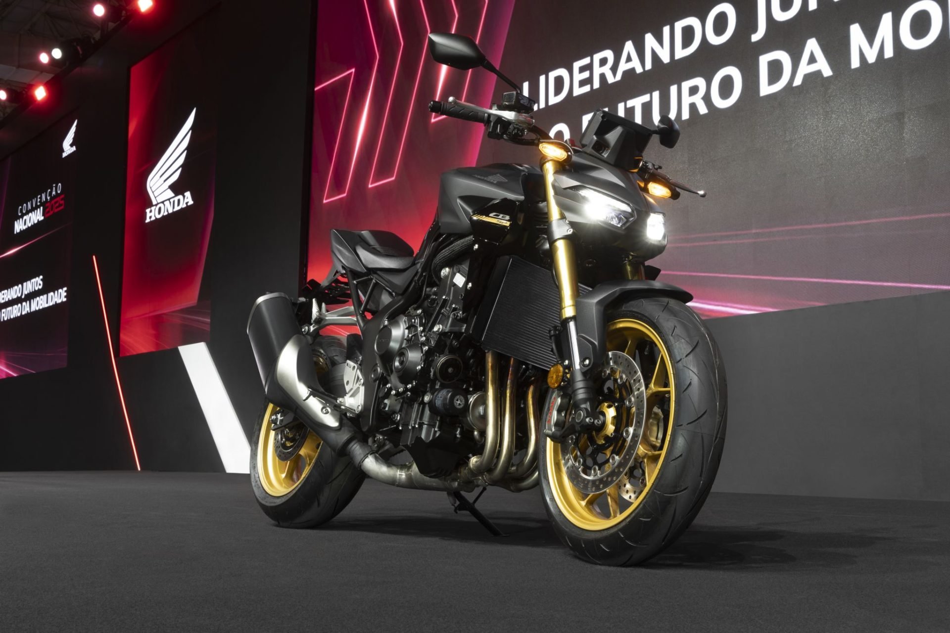 cb1000-hornet1-1920x1280.jpg