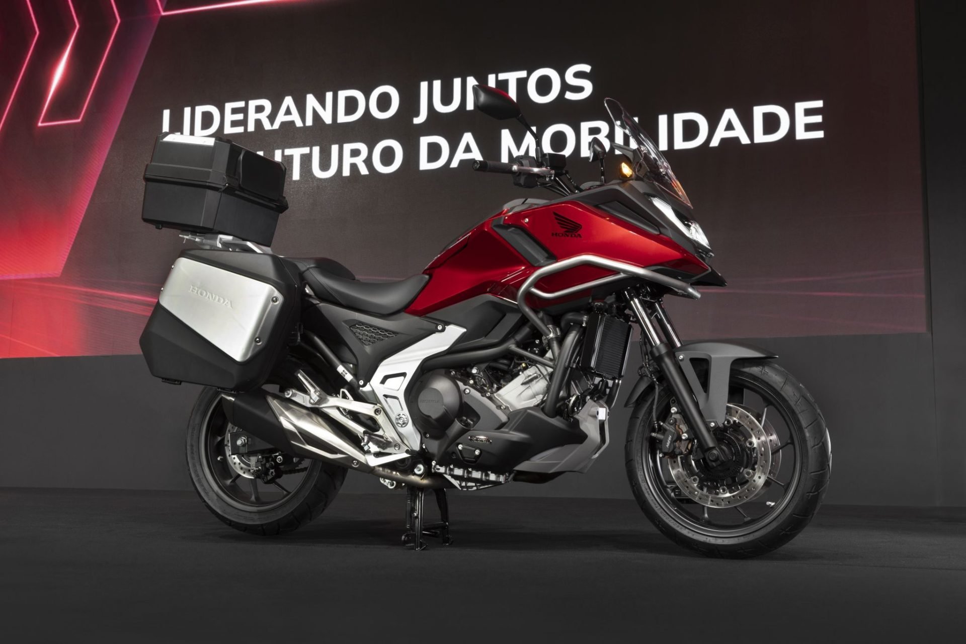 nc750x-dct-1920x1280.jpg