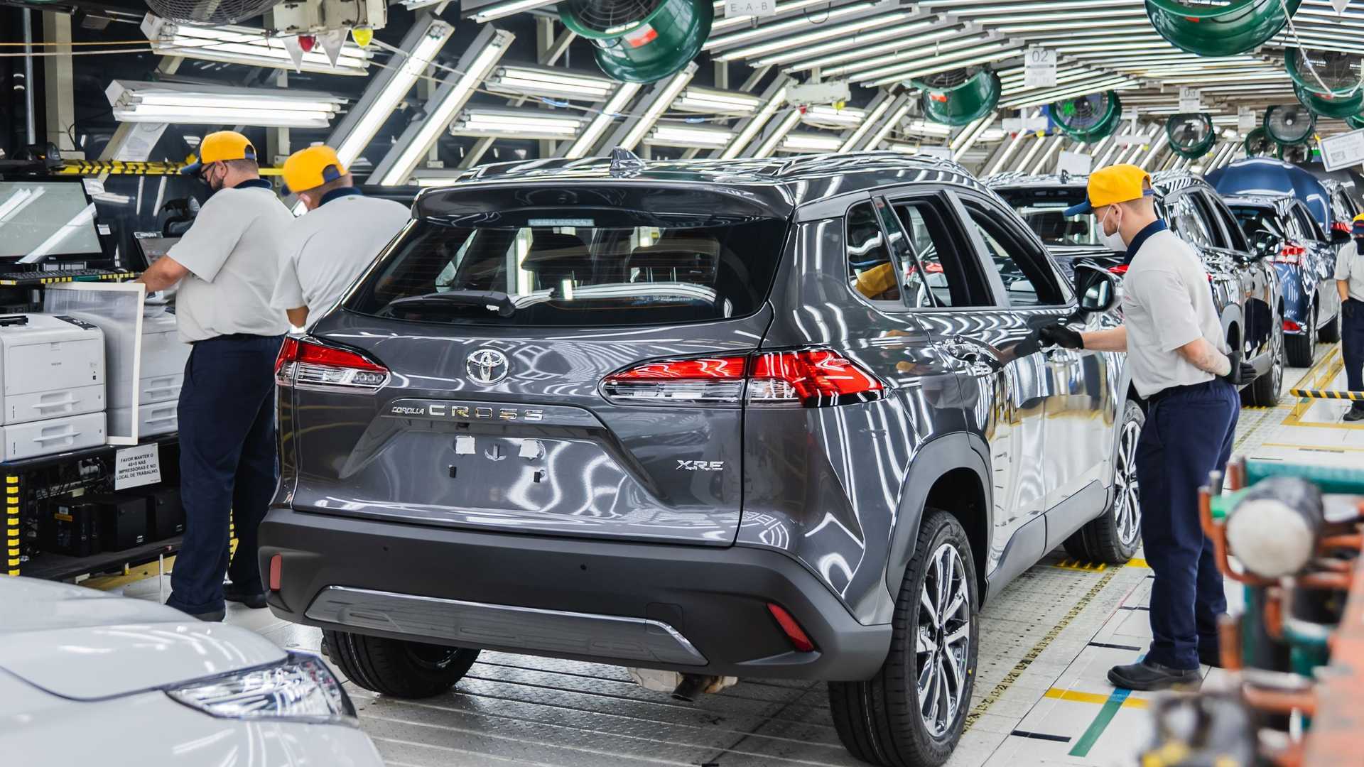 Toyota retoma fabricação de Corolla e Corolla Cross após vendaval em fábrica