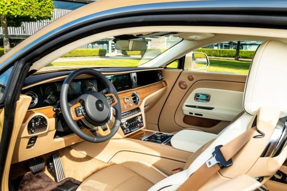P90620264 highRes rolls royce spectre
