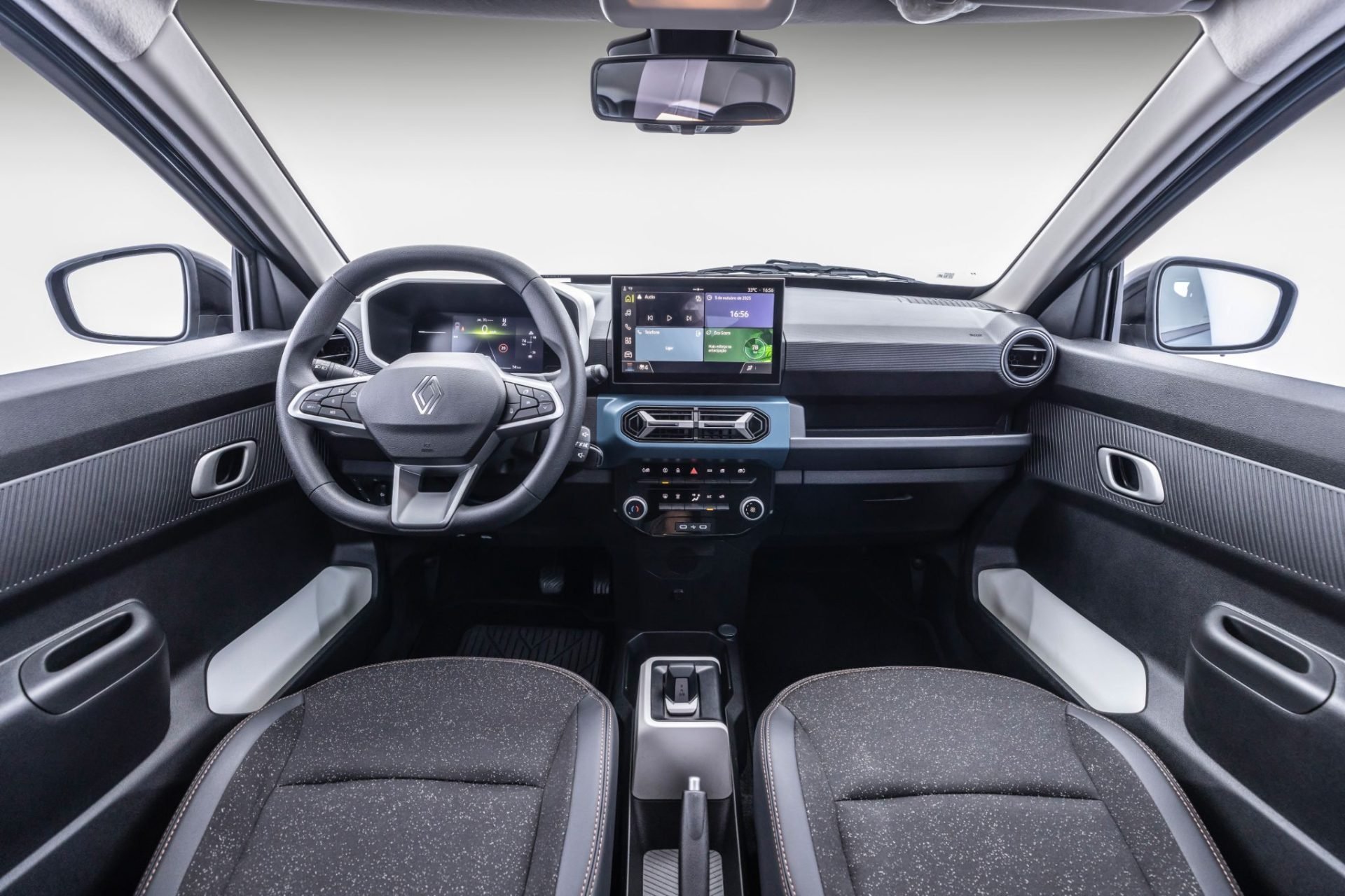 Renault Kwid E Tech Techno 2026 interior painel
