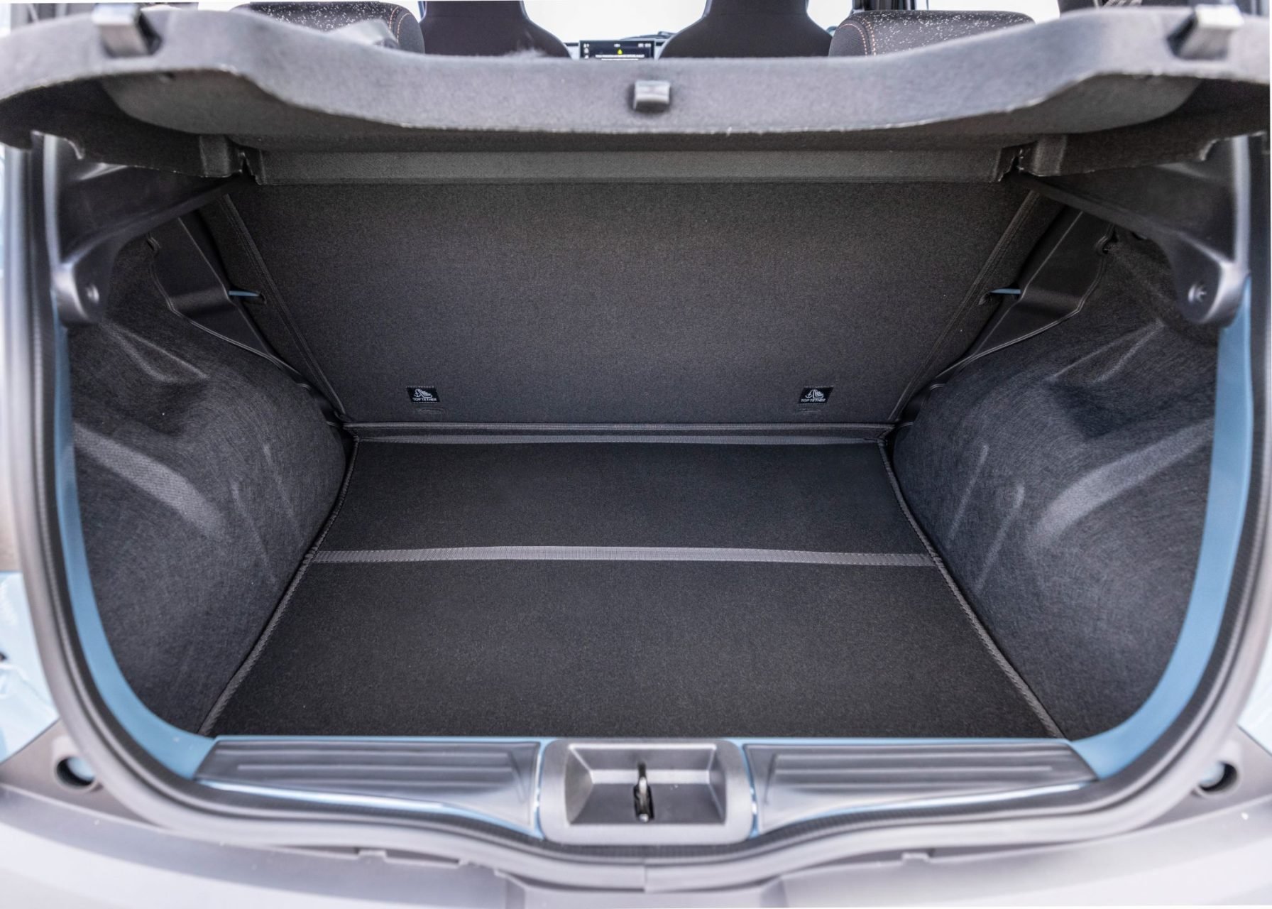 Renault Kwid E Tech Techno 2026 interior porta malas