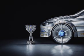 Mercedes Benz enthüllt League of Legends Art Piece vor Start der Worlds 2025 Mercedes Benz unveils League of Legends art piece ahead of Worlds 2025 kick off