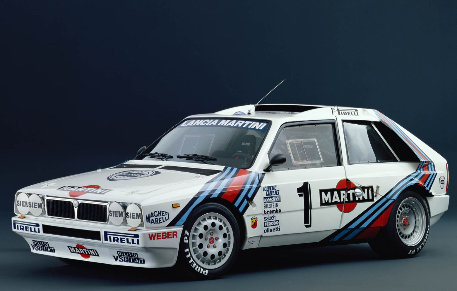 LANCIA DELTA S4 MARTINI RACING 1985 FRENTE E LATERAL