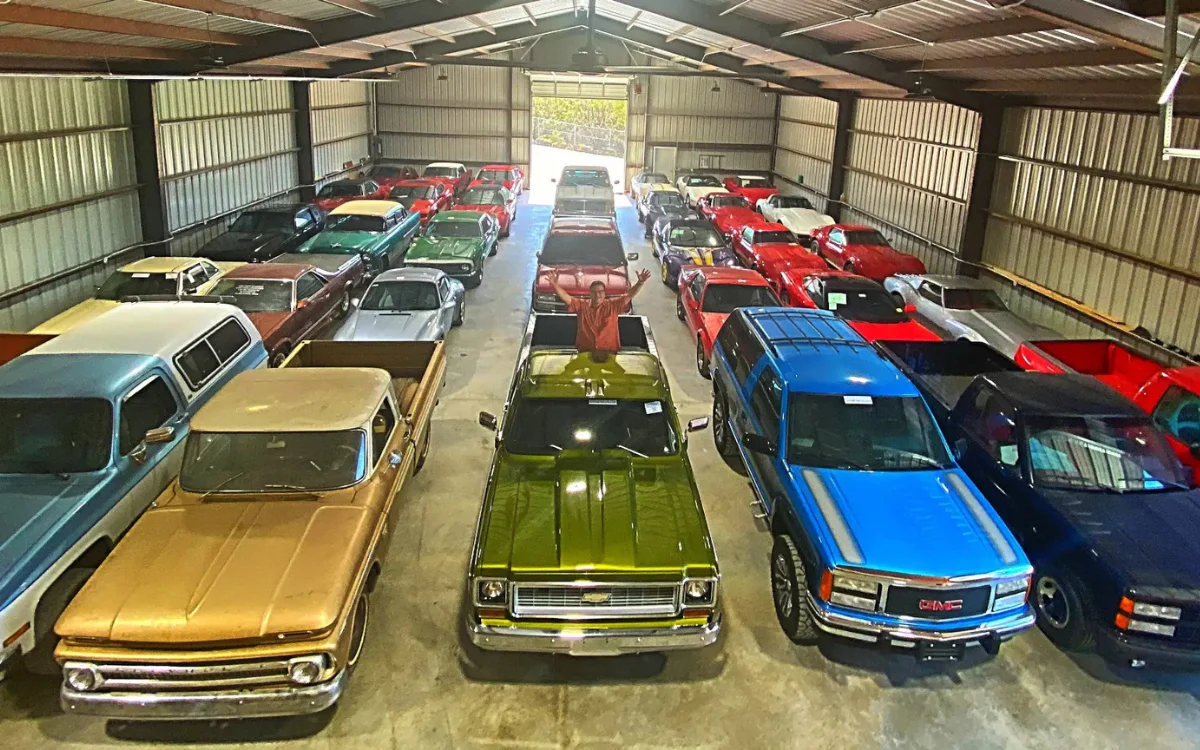 Colecionador misterioso leiloa coleção de mil carros clássicos nos EUA