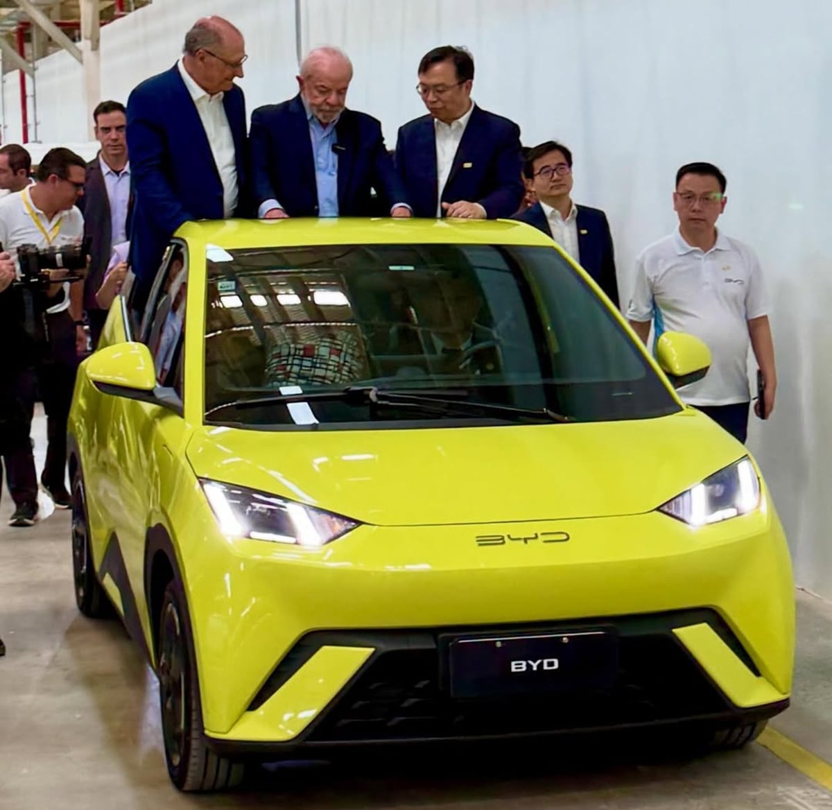 Conheça o BYD Dolphin Mini conversível que levou Lula