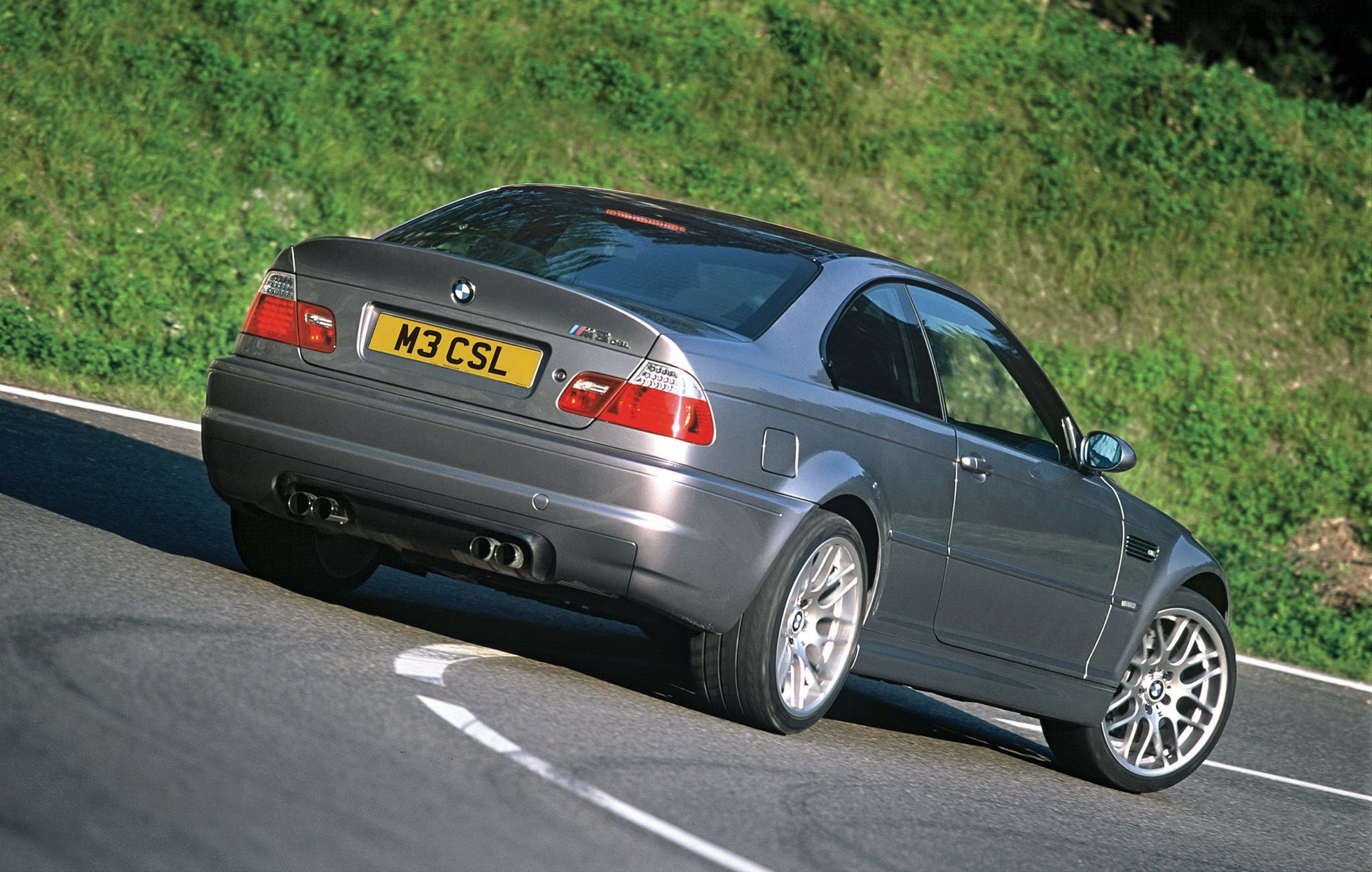 bmw m3 csl coupe 2003 traseira