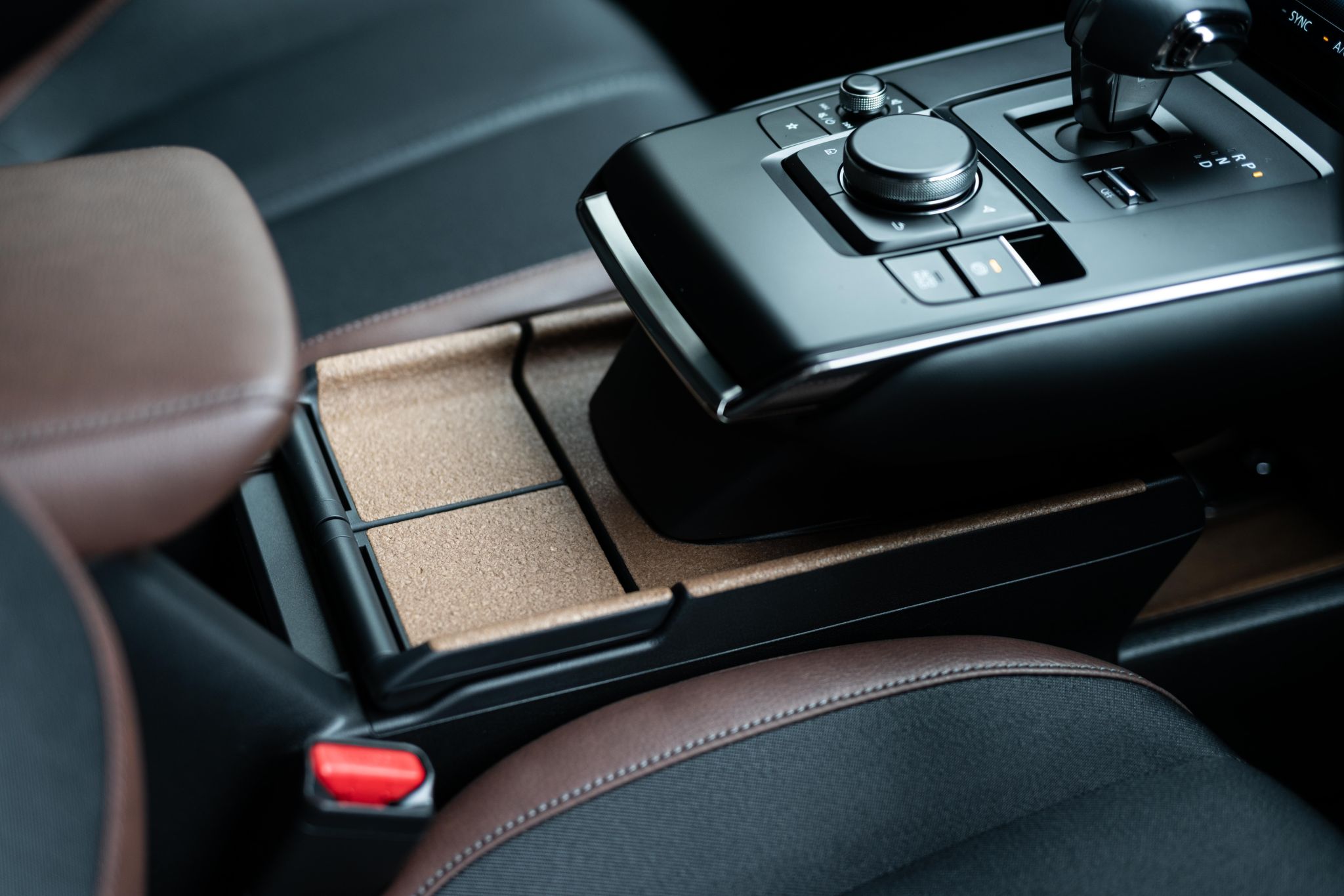 mazda mx 30 interior console central em cortiça