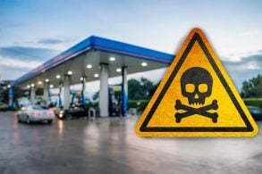 POSTO DE GASOLINA COM SIMBOLO DE VENENO