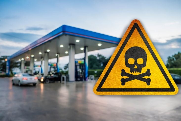 POSTO DE GASOLINA COM SIMBOLO DE VENENO