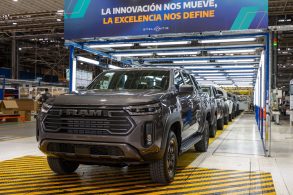 Ram Dakota sainda da linha de montagem em cordoba argentina