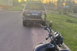 PRF apreende motocicleta com mais de R$ 60 mil em multas vencidas na BR-290