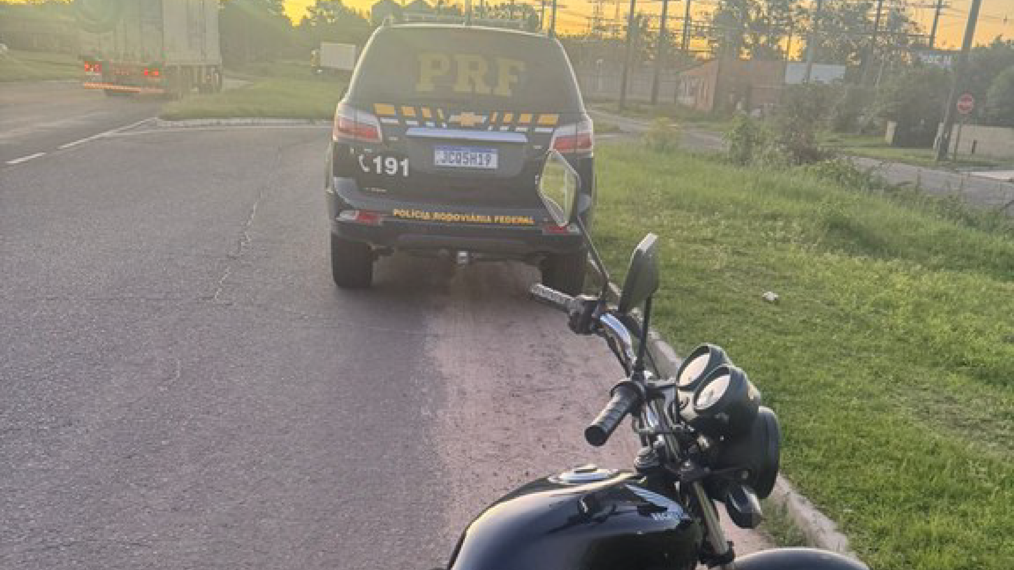 PRF apreende moto com 98 multas de excesso de velocidade e R$ 60 mil em débitos