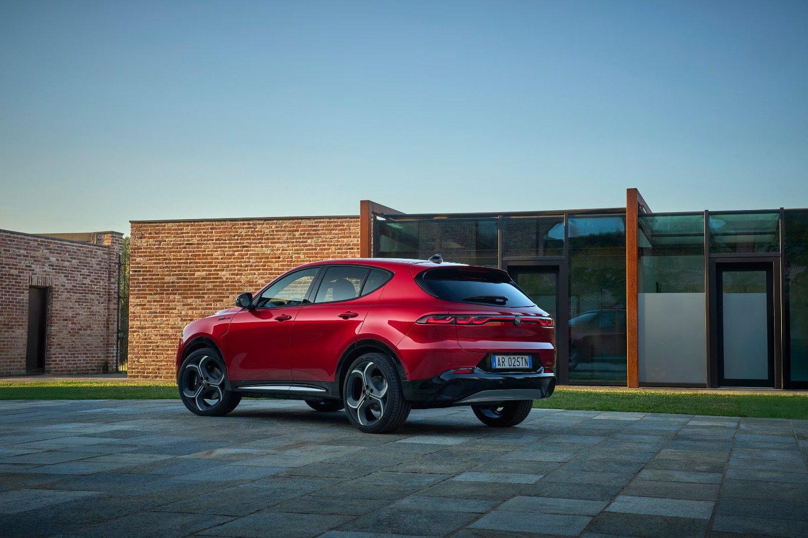 2026-alfa-romeo-tonale-exterior-pr-103-68ee8c0b48635.jpg