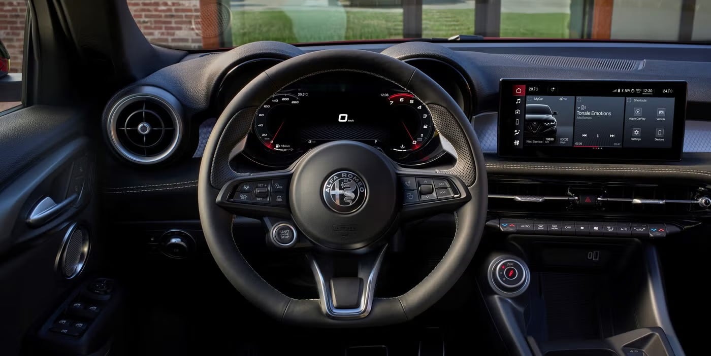 2026-alfa-romeo-tonale-interior-pr-101-68ee8c4a81a1b.jpg