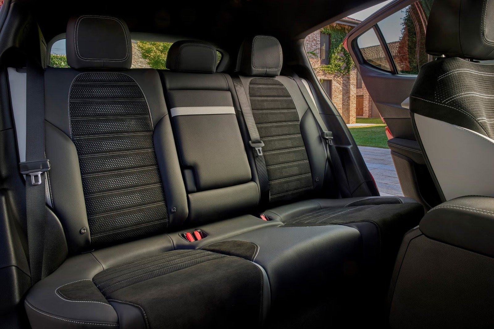 2026-alfa-romeo-tonale-interior-pr-107-68ee8c4c198ab.jpg