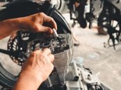 manutençaõ em motor de moto