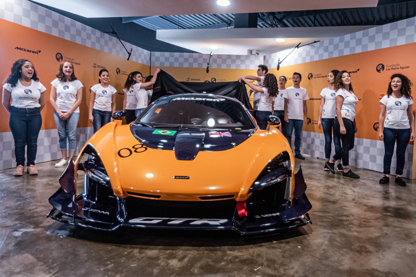 McLaren Senna GTR museu carde