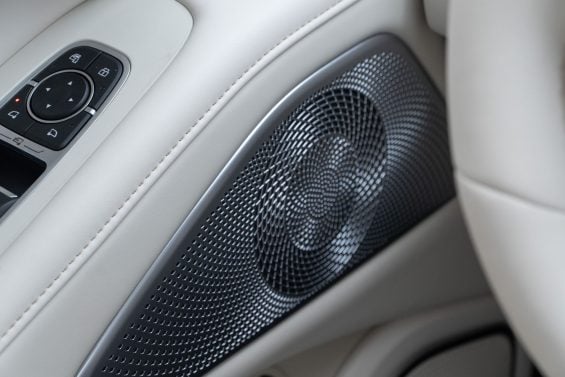 GWM Wey 07 interior marfim alto falante