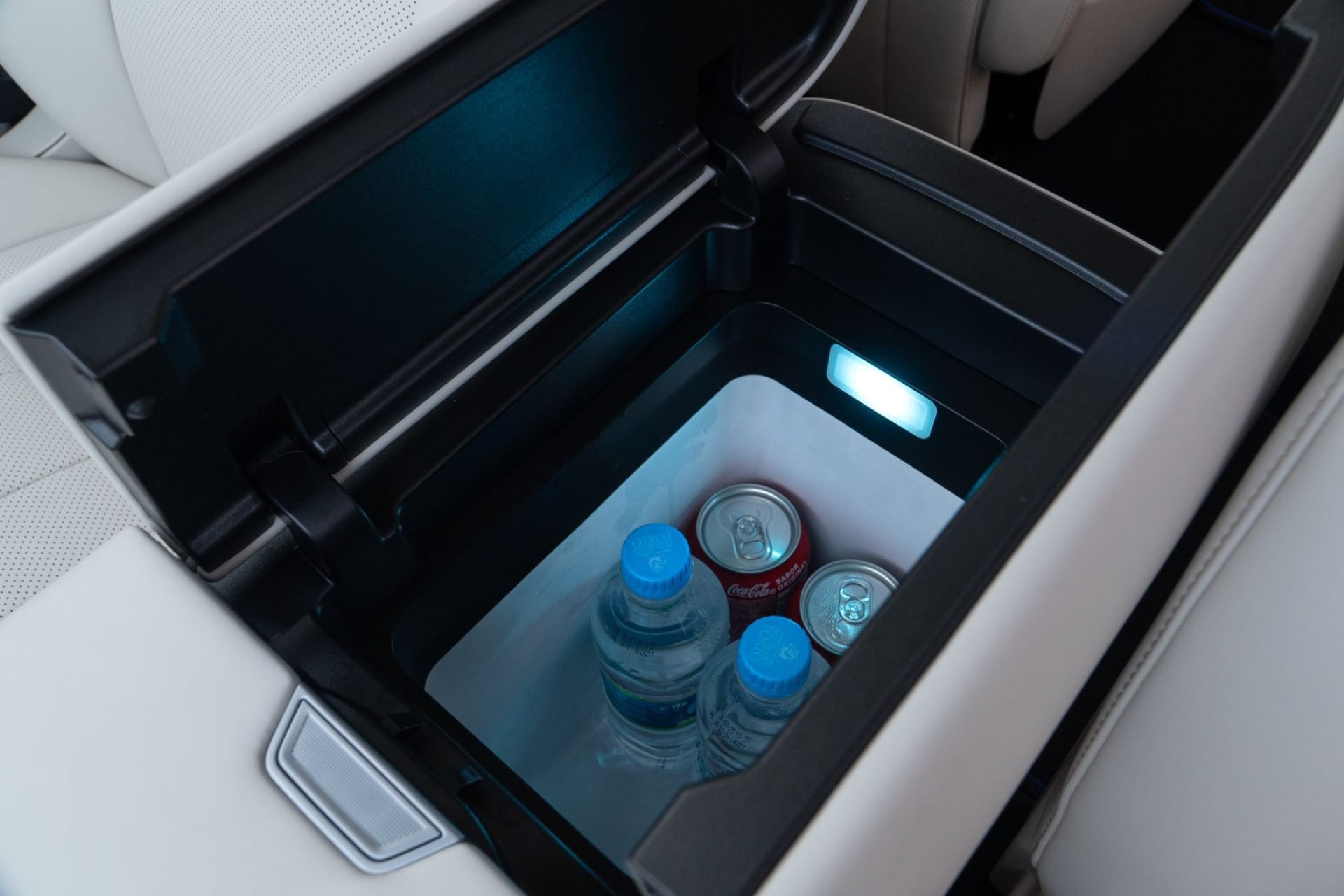 GWM Wey 07 interior marfim thermal box
